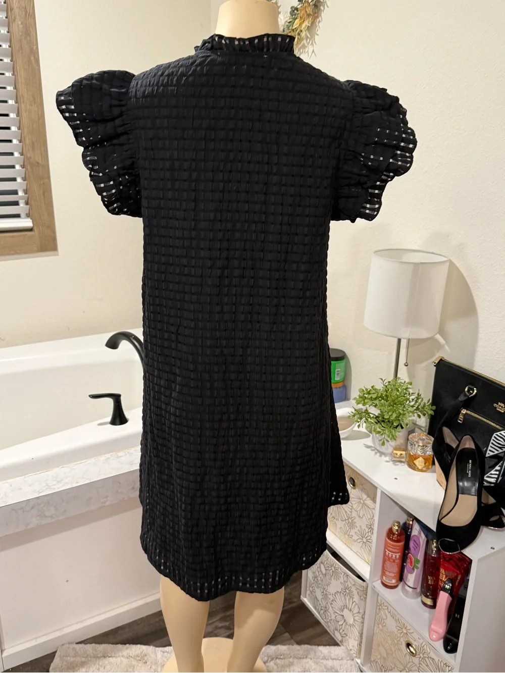 Davi & Dani Black Textured Ruffle Sleeve Midi Dress • Size Large